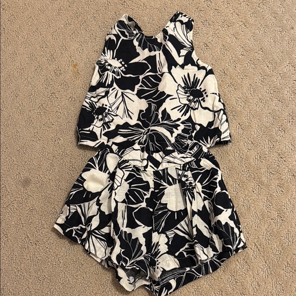 GAP Black and White Floral Matching set